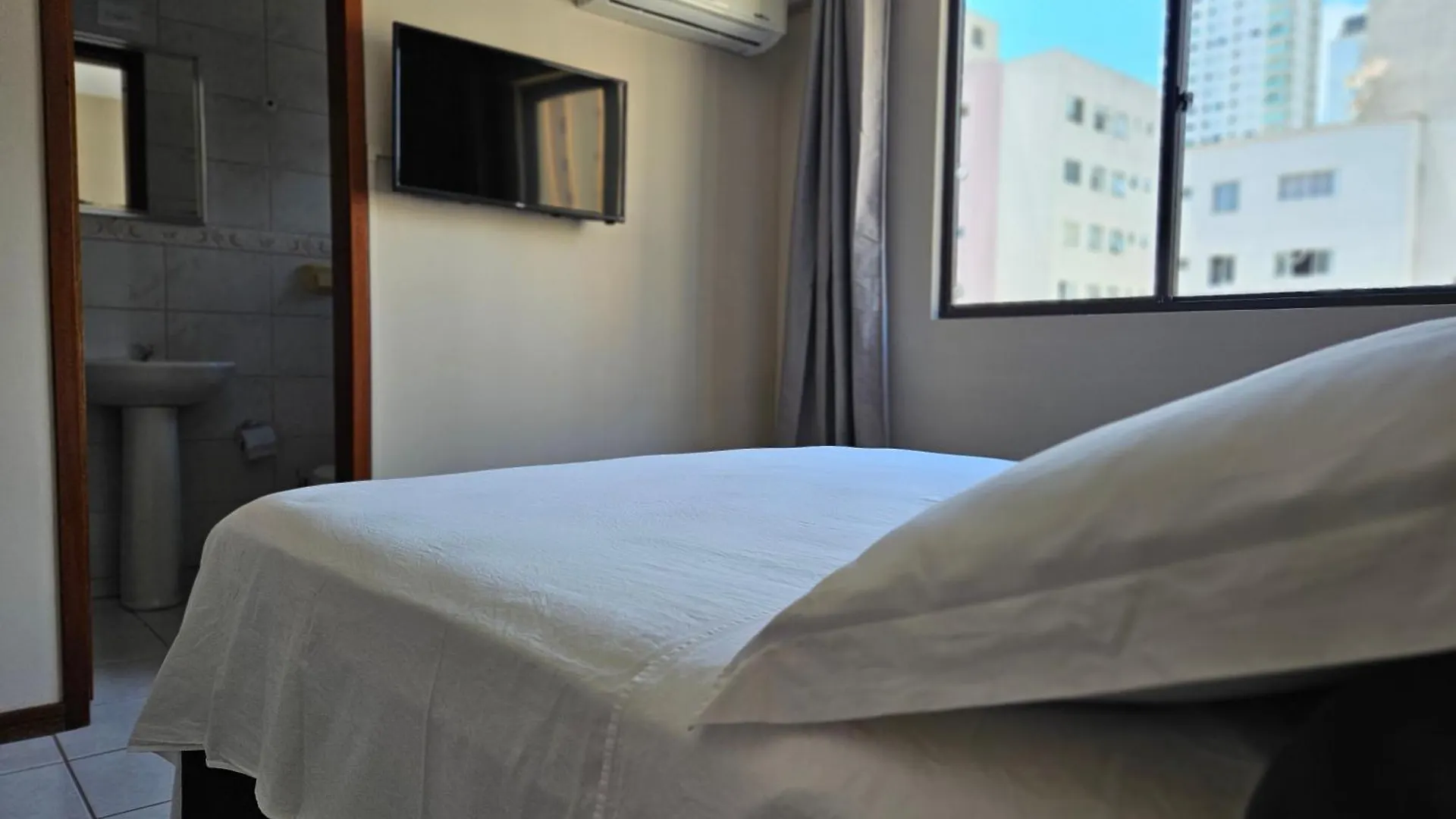 2 Quartos A 200Mts Praia Central, Garagem, Churrasqueira, Wi-Fi 90 Mbps, Pet Friendly Balneário Camboriú 0*,  Brasil